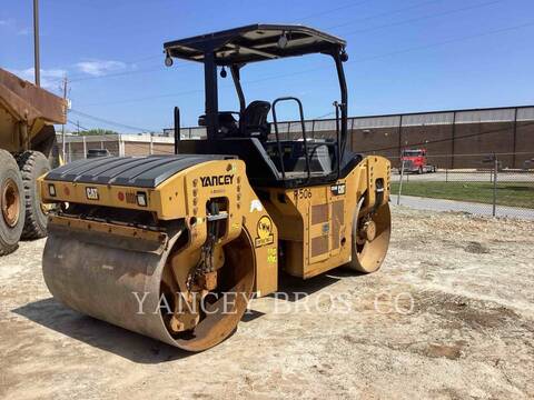 Caterpillar CB54B, Compactor, 5090 hours, S/N: RJN00211, 2015 - Image 5