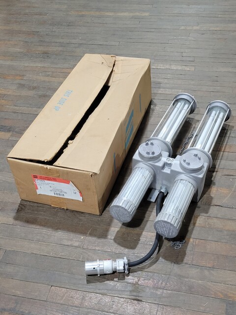 Crouse Hinds #EVFT24370, Outdoor Electric Lighting Fixture, Salt Water Marine Type, unused - Image 1