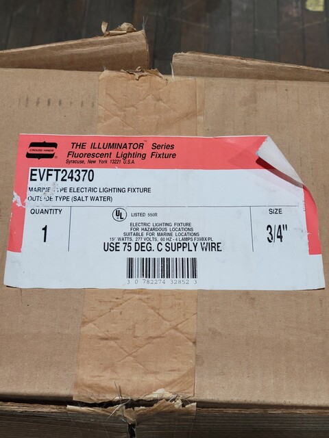 Crouse Hinds #EVFT24370, Outdoor Electric Lighting Fixture, Salt Water Marine Type, unused - Image 2