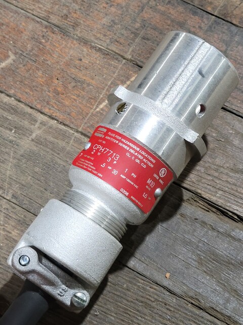 Crouse Hinds #EVFT24370, Outdoor Electric Lighting Fixture, Salt Water Marine Type, unused - Image 4