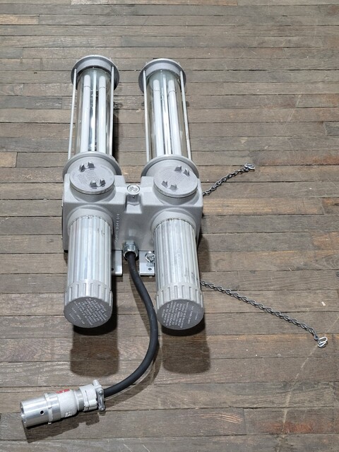 Crouse Hinds #EVFT24370, Outdoor Electric Lighting Fixture, Salt Water Marine Type, unused - Image 5