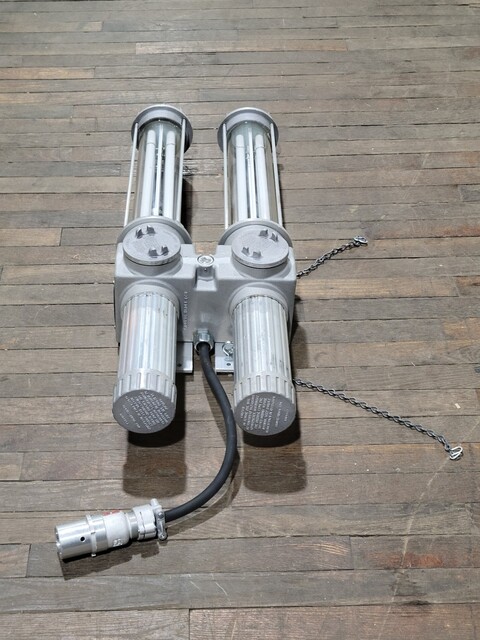 Crouse Hinds #EVFT24370, Outdoor Electric Lighting Fixture, Salt Water Marine Type, unused - Image 7