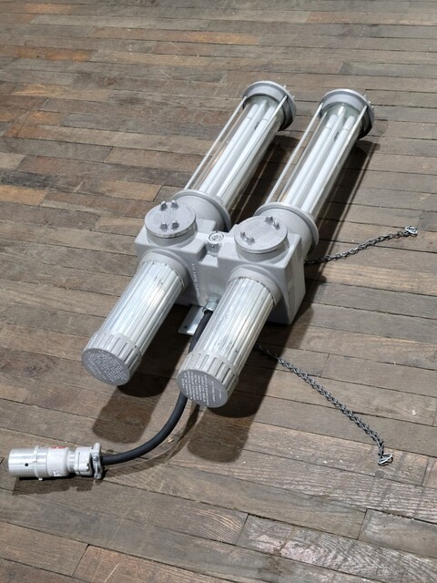 Crouse Hinds #EVFT24370, Outdoor Electric Lighting Fixture, Salt Water Marine Type, unused - Image 8