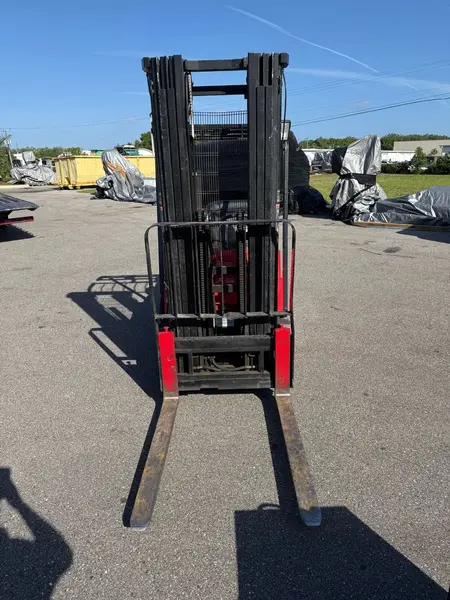 3400 lb. Raymond #RTW35, electric forklift, 24" lift height, 3-stage, side shift, 42" fork length, 2004 - Image 7