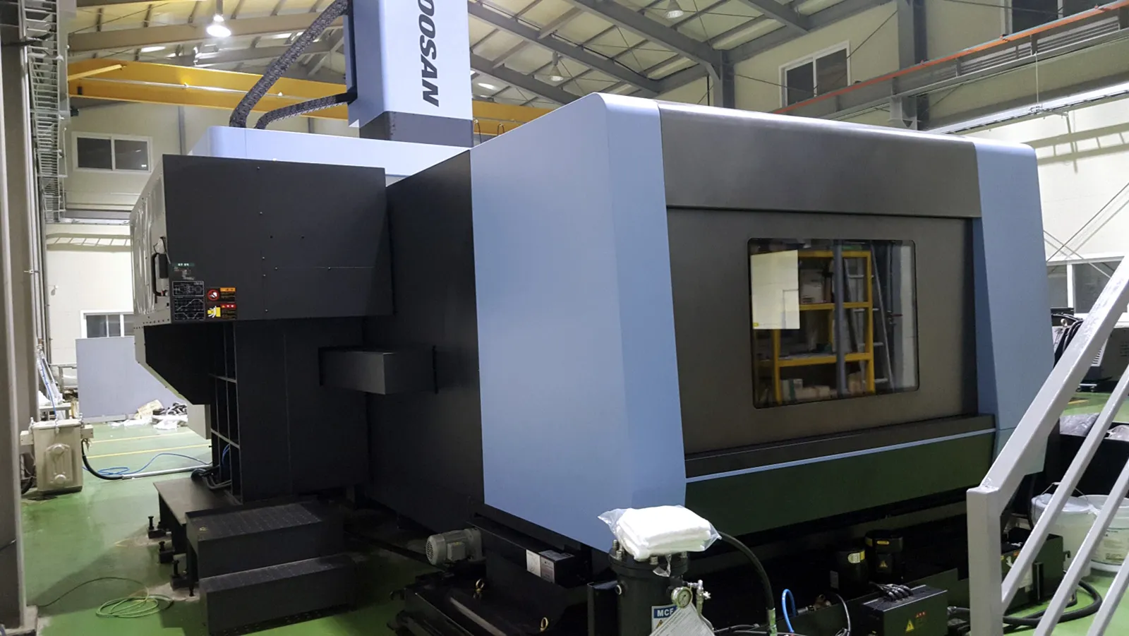 Daewoo Doosan #BM-2035M, CNC vertical machining center, 40 automatic tool changer, 137.8" X, 80.7" Y, 31.5" - Image 4