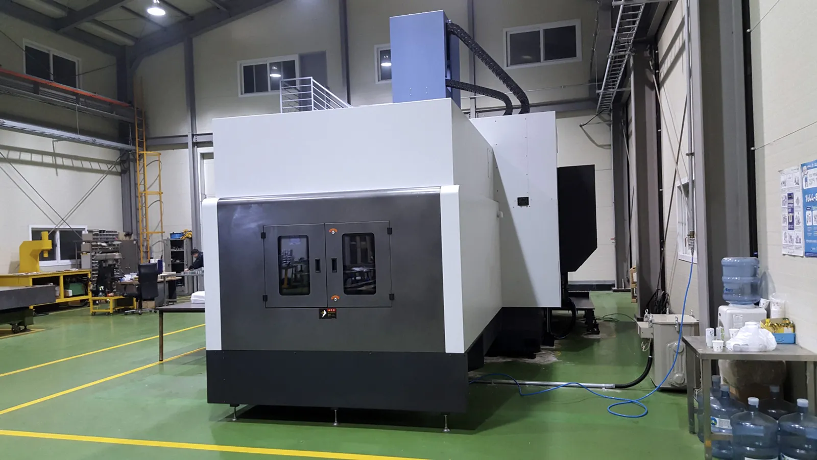 Daewoo Doosan #BM-2035M, CNC vertical machining center, 40 automatic tool changer, 137.8" X, 80.7" Y, 31.5" - Image 5