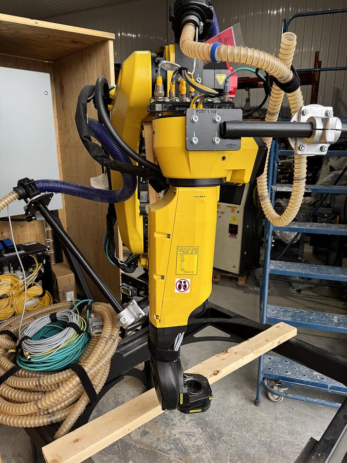 Fanuc, M-20iD/25, 6-Axis Articulated Robot, 25 kg payload, 72" reach, teach pendant, R-30iB Plus controller - Image 2