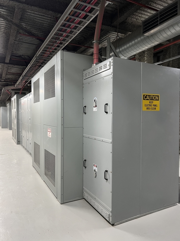 Cutler-Hammer/LG, Low Voltage Double-Ended Unit Substation, 3200 amp switchgear w/ Tie Breaker, (1) 2000 KVA - Image 4