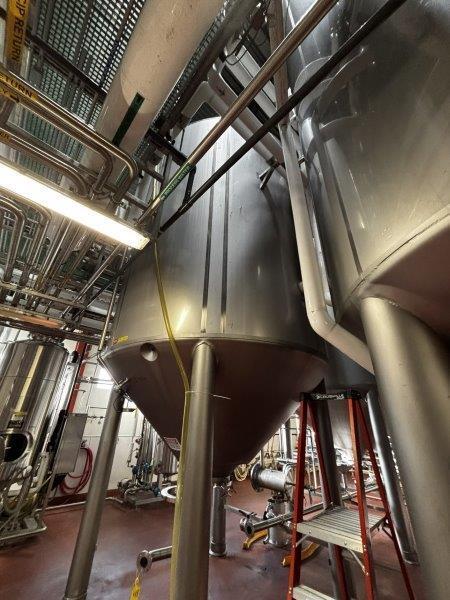 8300 gallon Mueller, Stainless Steel Jacketed Vertical Tank, 117" diameter x 143" height, 14 psi @ 100&deg;F - Image 2