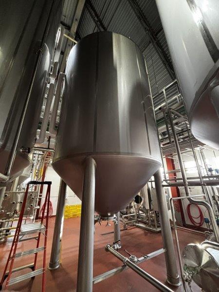 8300 gallon Mueller, Stainless Steel Jacketed Vertical Tank, 117" diameter x 143" height, 14 psi @ 100&deg;F - Image 3