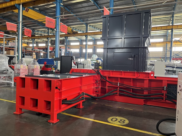 Enerpat, Automatic Two Ram Baler, 62" L x 46.46" width x 30.71" H bale, 74 HPfor Aluminum cans, Plastic - Image 6