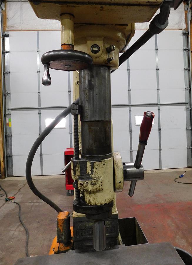 28" Leland-Gifford, single spindle drill, 25" x 25" table, 150-3000 RPM, #2MT, manual down feed - Image 4