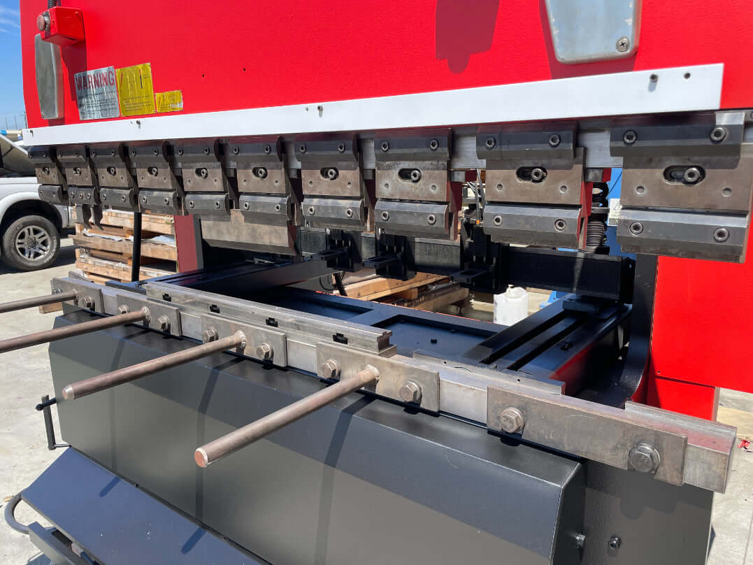 55 Ton, Amada #RG-50, CNC press brake, 6.5'OA, 59.9" between housing, 3.9" stroke, 15.76" throat, 14.6" open - Image 4