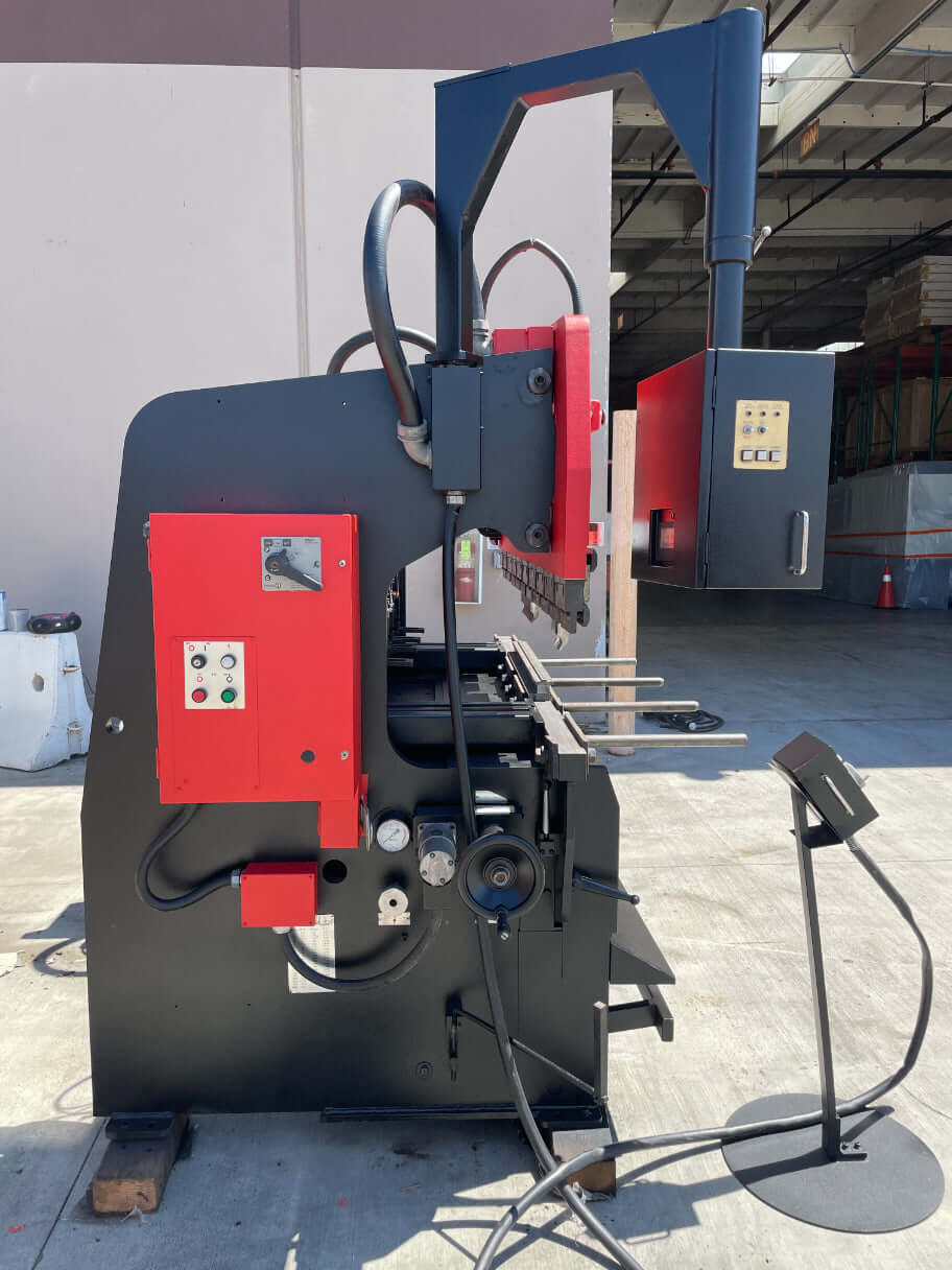 55 Ton, Amada #RG-50, CNC press brake, 6.5'OA, 59.9" between housing, 3.9" stroke, 15.76" throat, 14.6" open - Image 6