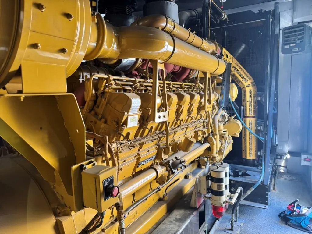 2000 KW Caterpillar #3516C, diesel generator set, 277/480 Volts, 3-phase, 141 hours, 1800 RPM, sound - Image 7