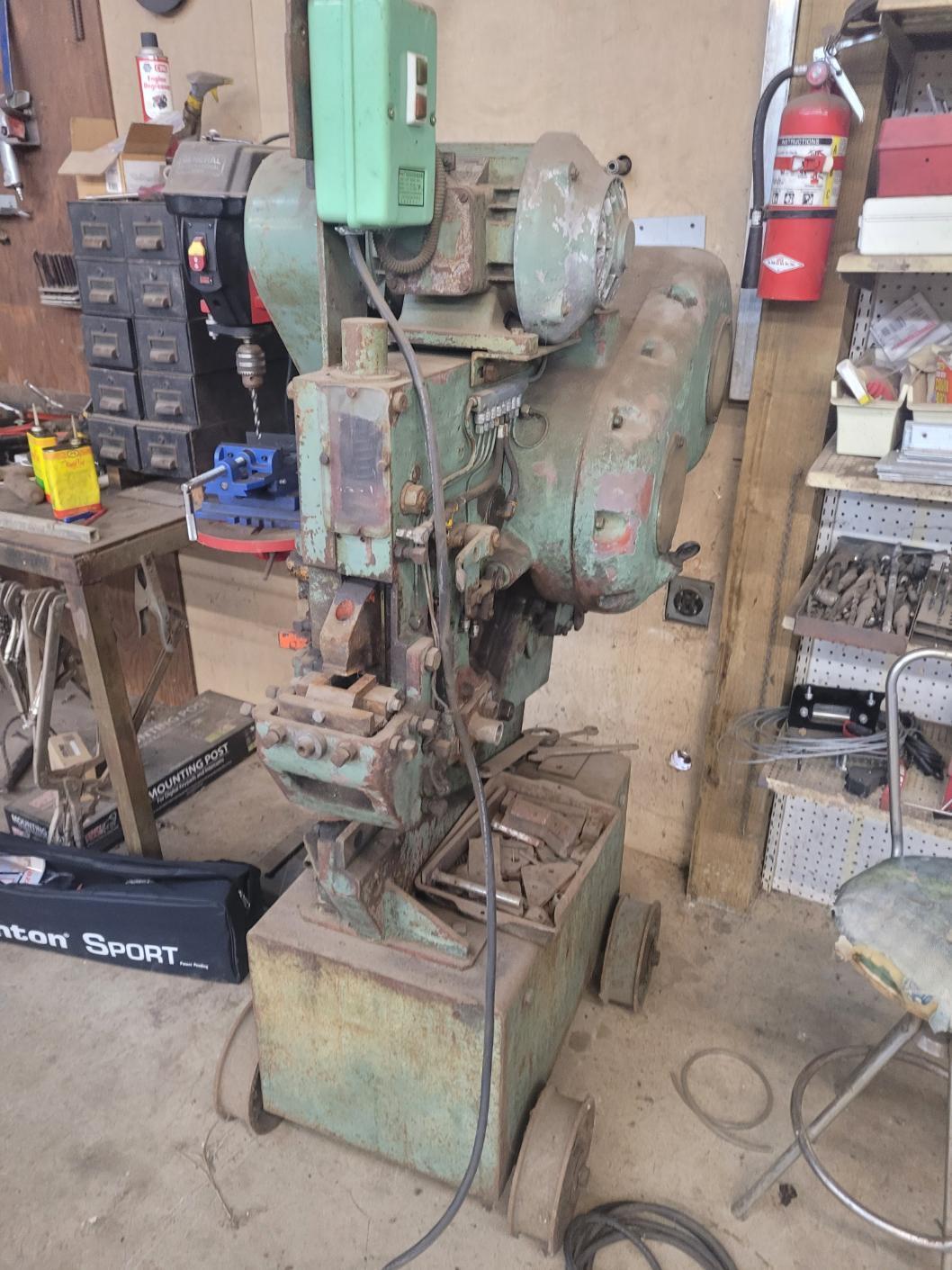 3" x 3" x 5/16" Ficep #ST-10S, mechanical ironworker, 29 tons, 5 station, 70 SPM - Image 4