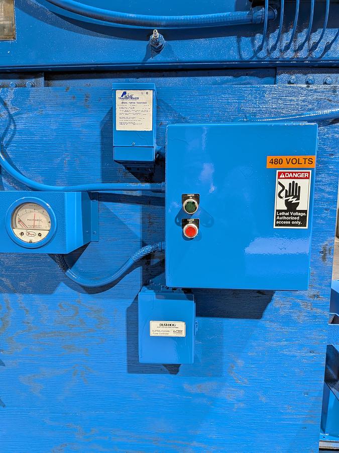 Dust Hog #SBD12-3, 12-Cartridge Dust Collector, 25 HP blower, 460 Volt, 3PH, 1999 - Image 4
