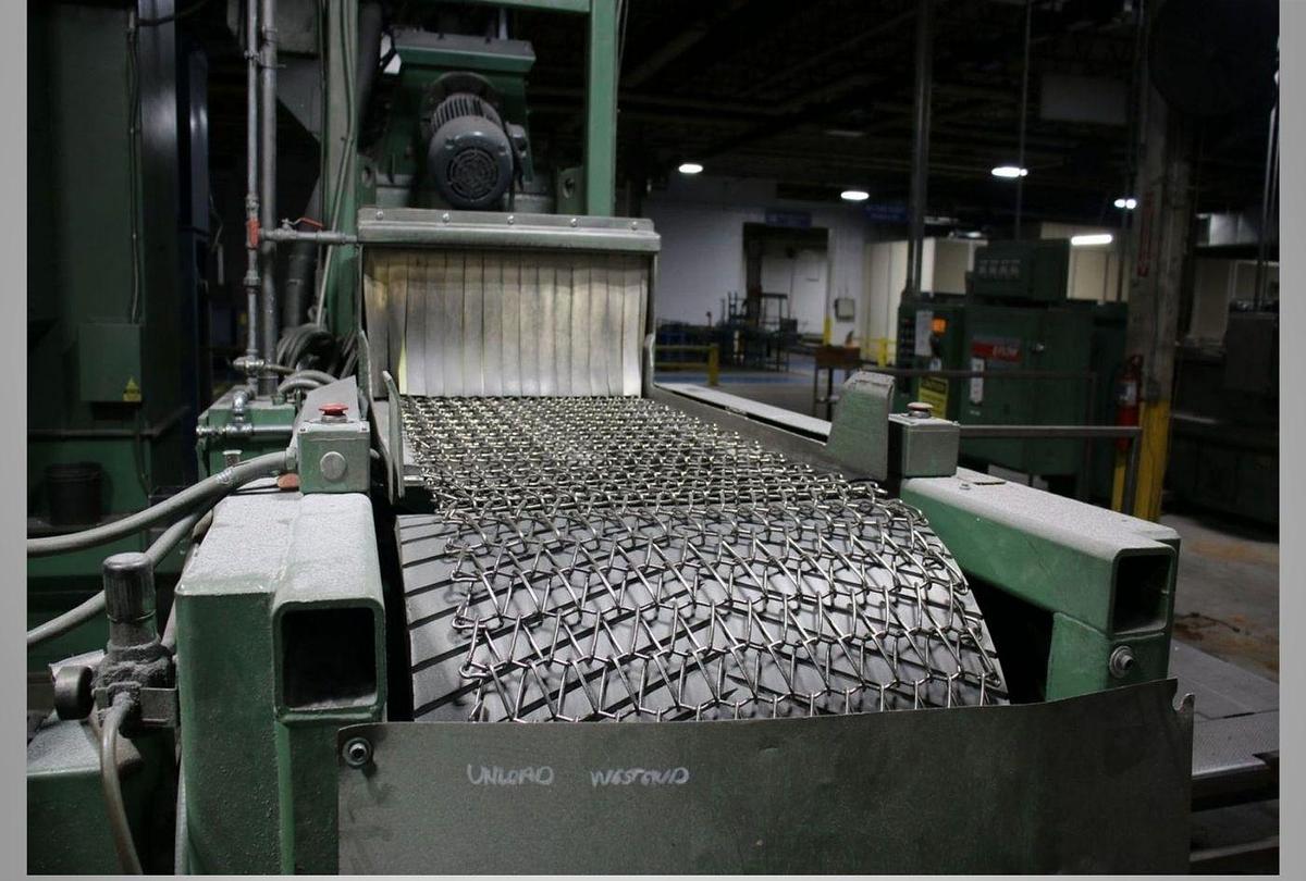 Goff #WM27.5-4-40, Through-Feed Wheel Blast Machine, 24" wide wire mesh belt system, (4) 10 HP wheels, 460 - Image 1