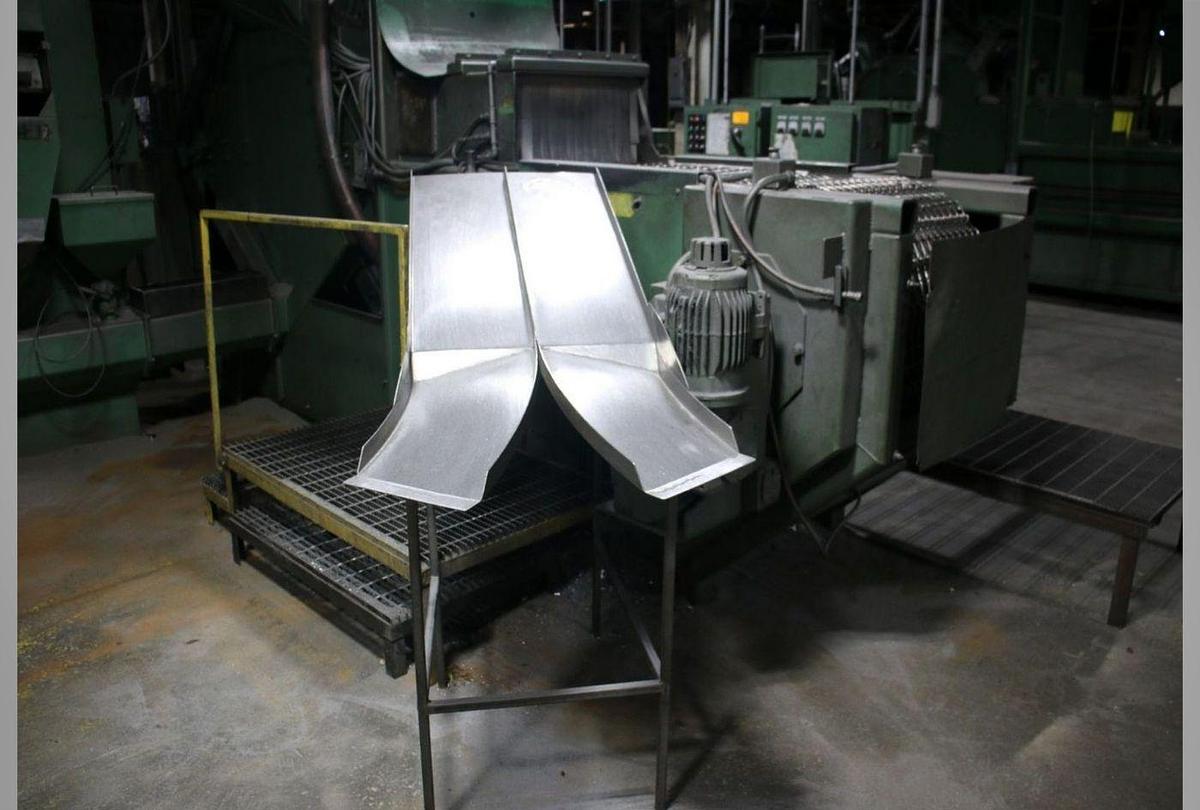 Goff #WM27.5-4-40, Through-Feed Wheel Blast Machine, 24" wide wire mesh belt system, (4) 10 HP wheels, 460 - Image 4