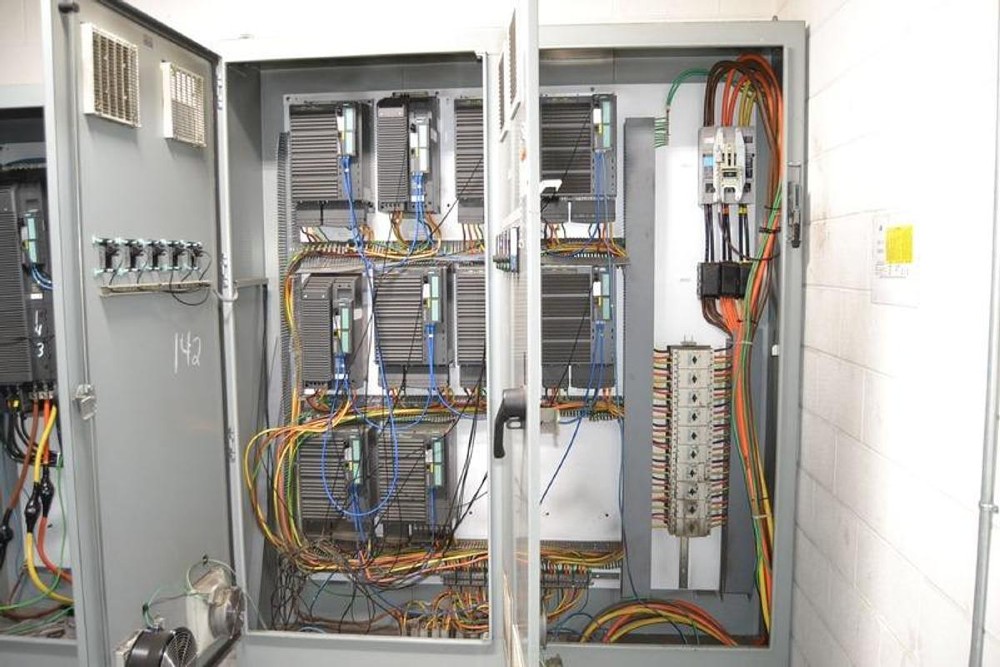 Siemens #SINAMICS, Multi-Drive Cabinet - 600A Main - (10) 37 kW VFDs, 2020 - Image 2