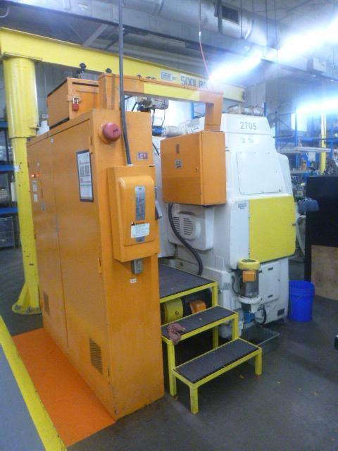 Pfauter #P-630, gear hobbing machine, with tailstock, automatic hob shift, slat type chip conveyor, 1975 - Image 9