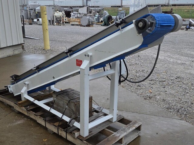 12" wide x 10' long, Smalley, portable inclined cleated belt conveyor, adjustable side guides - Image 5