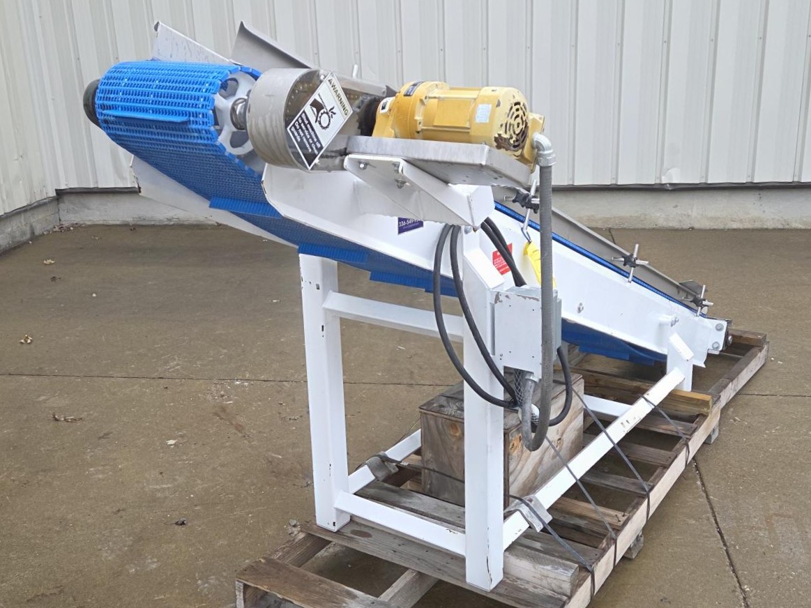 12" wide x 10' long, Smalley, portable inclined cleated belt conveyor, adjustable side guides - Image 6