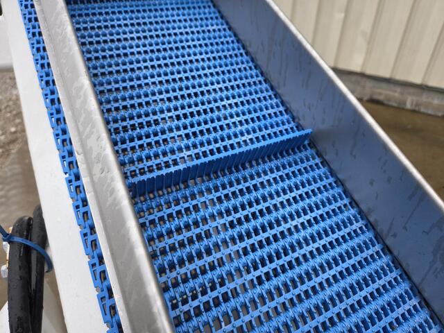 12" wide x 10' long, Smalley, portable inclined cleated belt conveyor, adjustable side guides - Image 7
