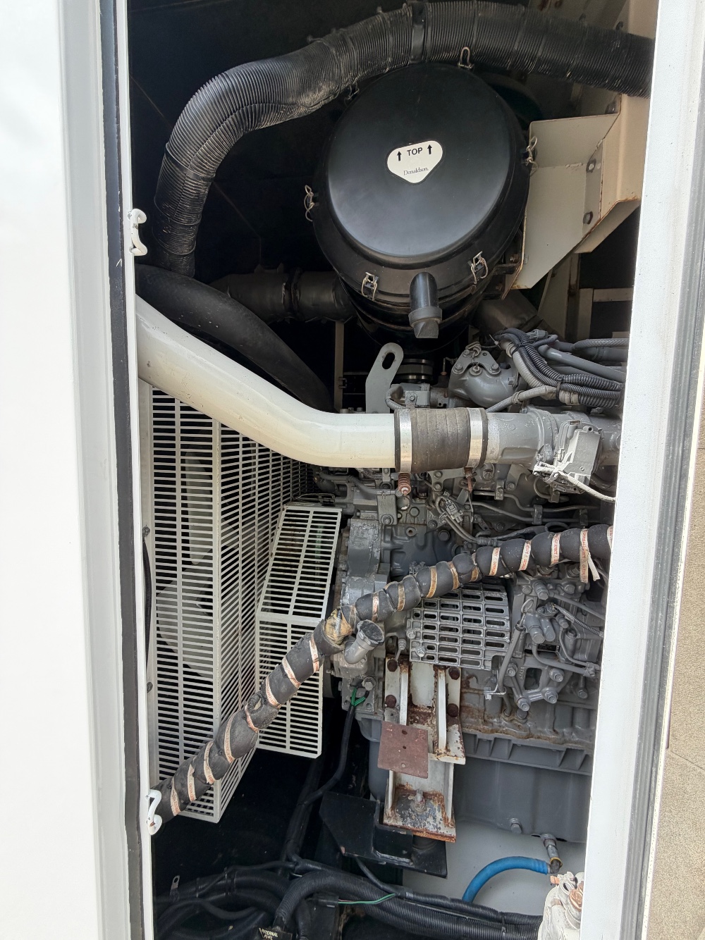 Multiquip Whisperwatt #DCA400SSI4F, 240/480 Volts diesel generator 6698 hours 400 KVA - Image 10