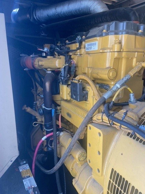 250 KW Caterpillar #C9, Diesel Generator Set, EMCP 3.2 control panel, 1800 RPM, 480 Volt, 3PH, 595 hours, 2007 - Image 3