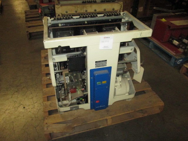3000 Amps, General Electric, ak- 5a-75, electrically operated, drawout, no trip unit - Image 1