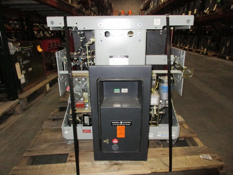 3200 Amps, General Electric, akr- 7f-75, electrically operated, drawout - Image 1