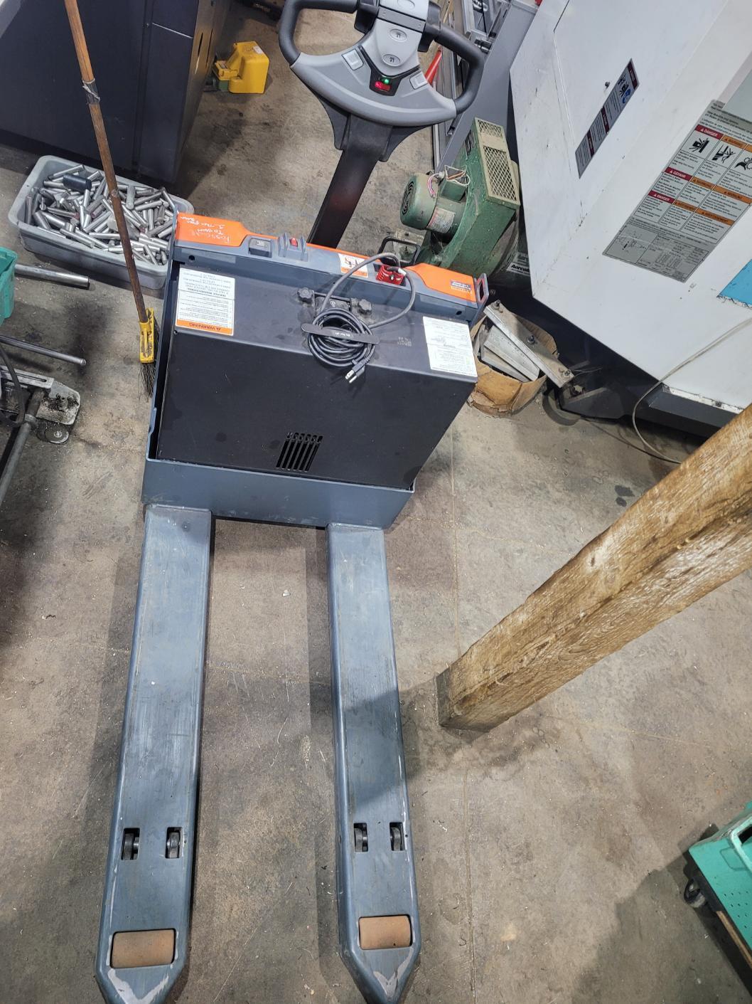 4500 lb. Toyota #8HBW23, electric walkie pallet jack, 60" fork lgths, 2013 - Image 1
