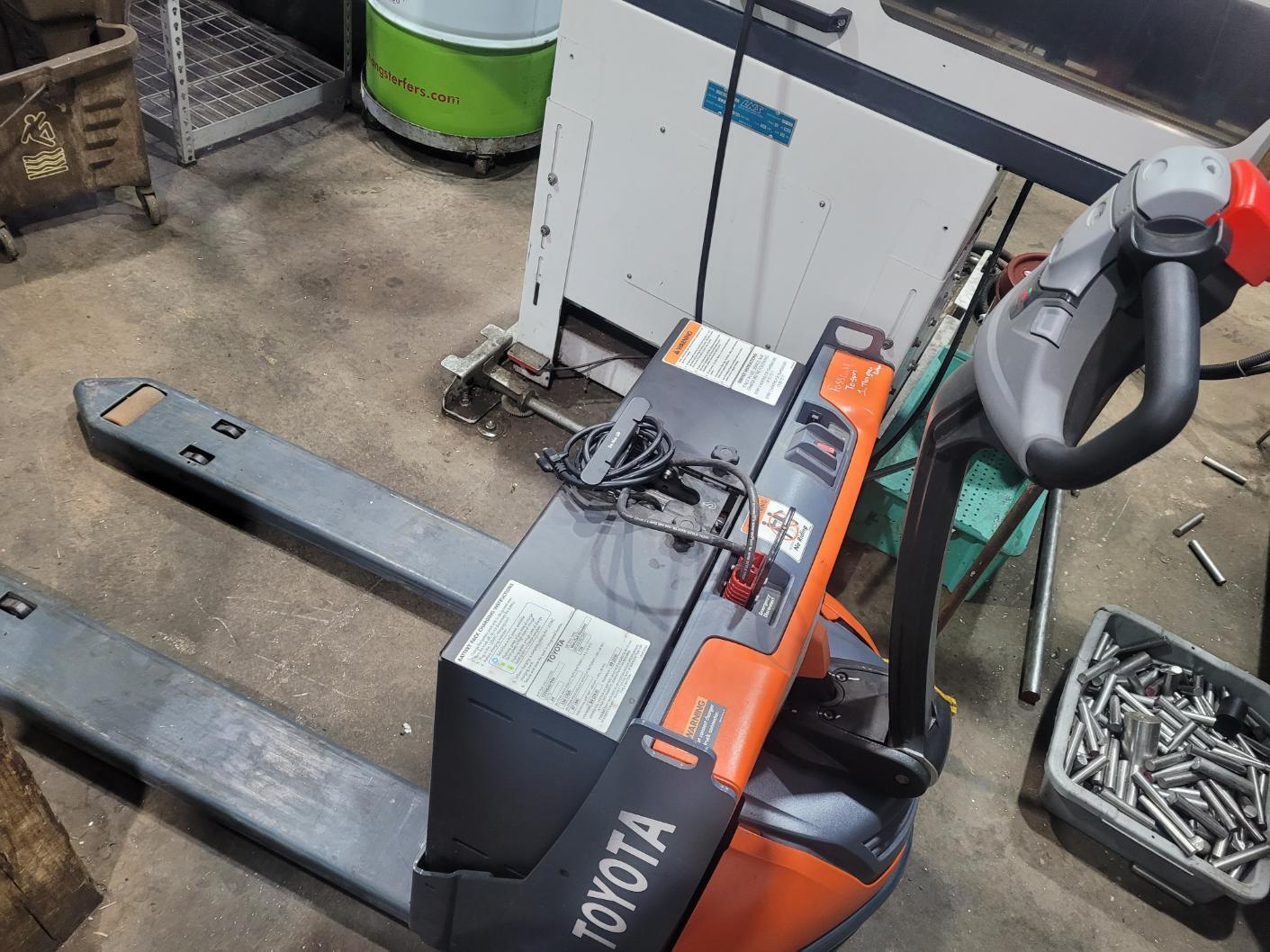 4500 lb. Toyota #8HBW23, electric walkie pallet jack, 60" fork lgths, 2013 - Image 3
