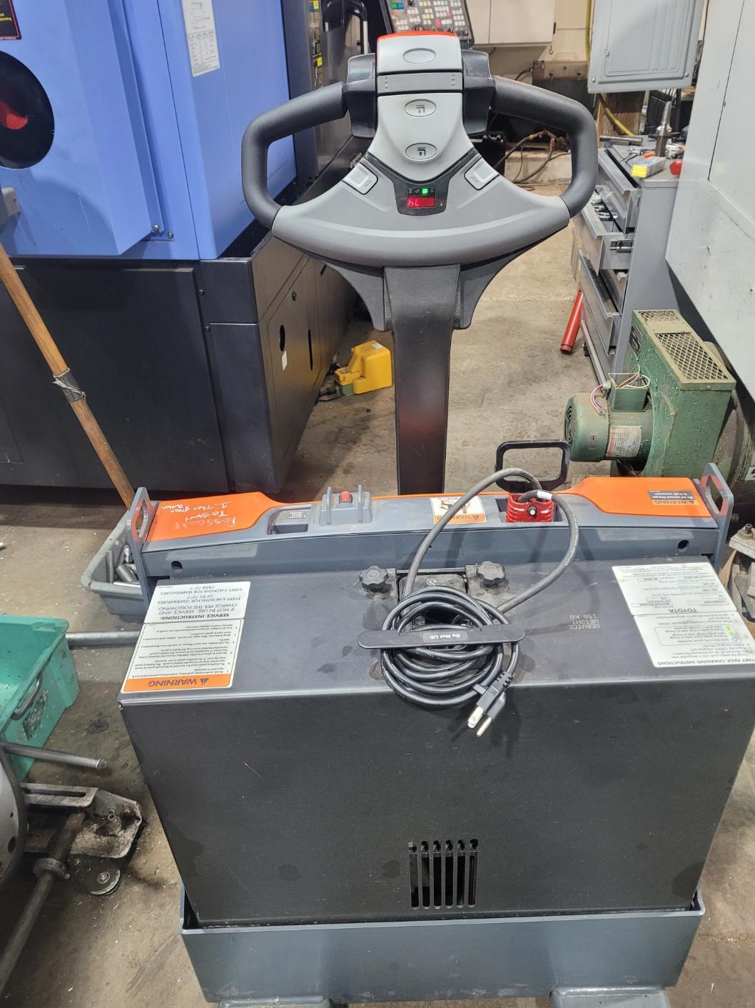 4500 lb. Toyota #8HBW23, electric walkie pallet jack, 60" fork lgths, 2013 - Image 5