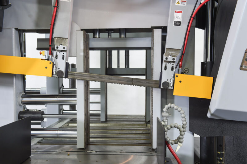 28" x 28" Hydmech #H-28A, Automatic Horizontal Band Saw, 2" x 300" Blade, 31" H Table, 40-300 SFM, 10 HP, 480 - Image 2