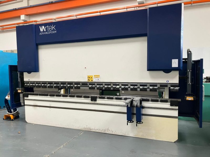 Vartek #Advance-Form-4100-220, Press Brake, 4-Axis, 13.5' Overall length, 2016 - Image 1