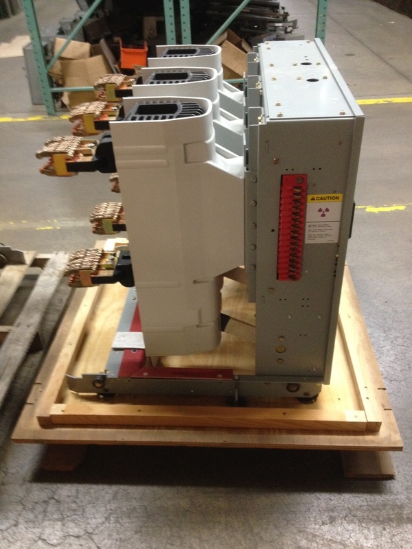 3000 Amps, Siemens, -5-gmi-350-3000-78, 100-140 VDC, w/outdoor walk-in gear - Image 4