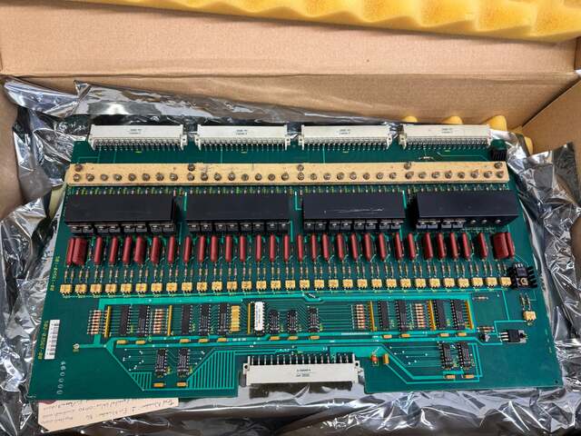 Giddings & Lewis 32 Output Board 501-04561-00 - Image 1