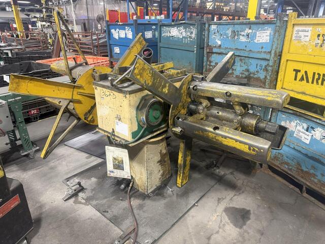 4000 lb. American #70, double end pull off coil reel uncoiler, non-motorized, 28" width, 60" outside - Image 1