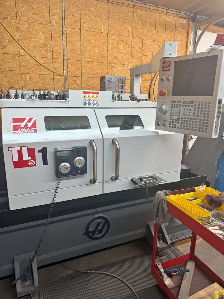 Haas #TL-1, CNC Lathe, 2-Axis, 20" Swing, 30" Machining length, 8" Chuck, 16" Turning diameter, 12 HP, 2000 - Image 1