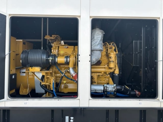1000 KW Caterpillar #D1000GC, diesel generator set, 277/480 Volts, 3-phase, 1474 HP @ 1800 RPM, C32B engine - Image 7