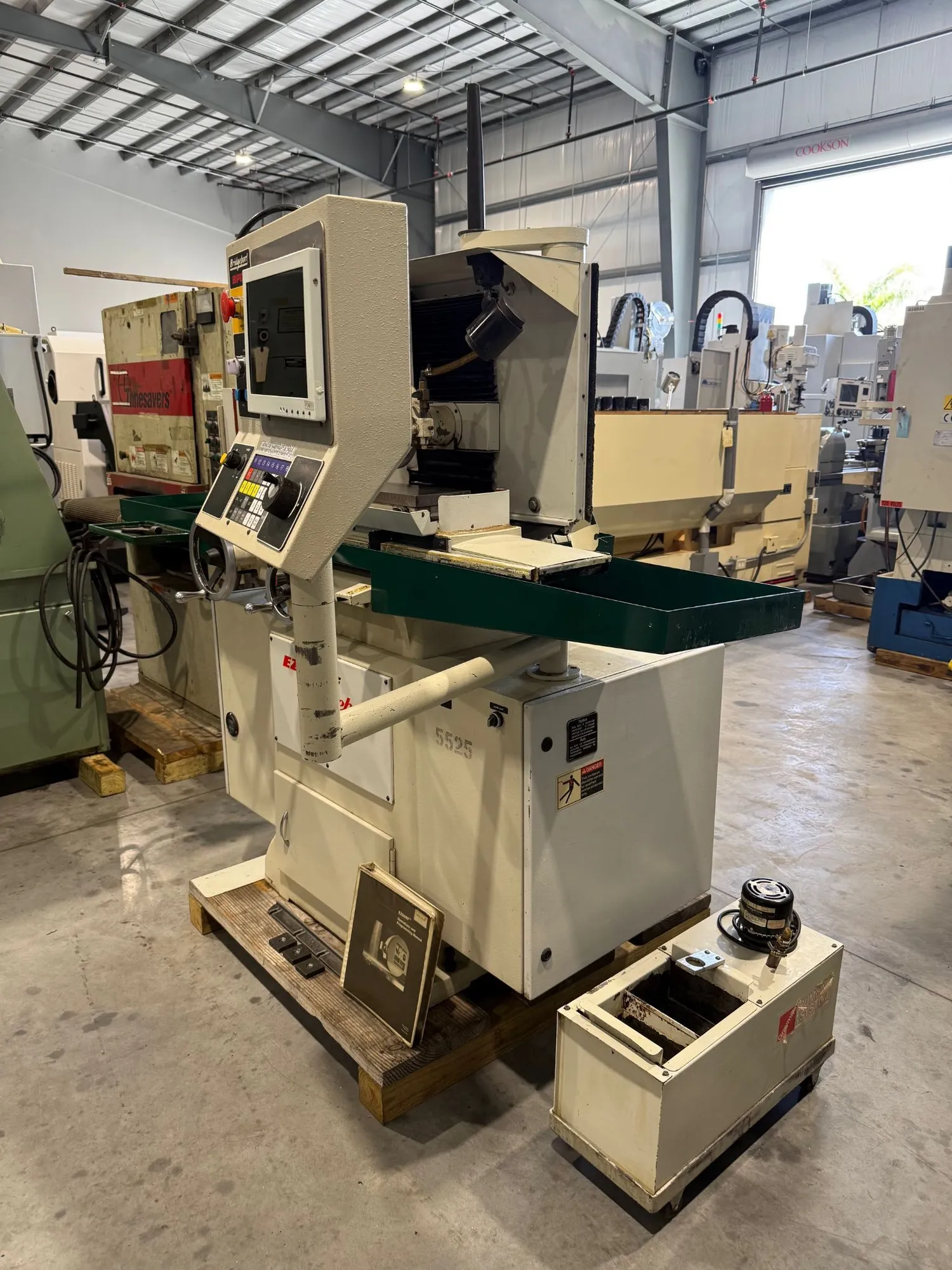 6" x 18" Harig Bridgeport #618-EZ-Surf, CNC horizontal surface grinder, 2.5 HP, 8" x .5" wheel - Image 4