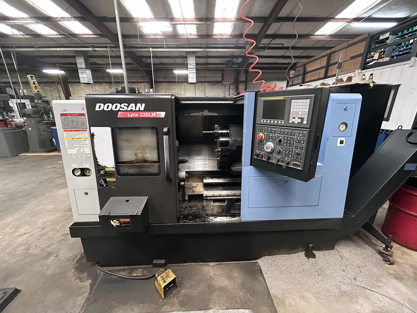 Daewoo Doosan #Lynx-220LMA, CNC lathe, 20" swing, 6.5" bar, 2" bar, 20" centers, 12 turret, 6000 RPM - Image 2