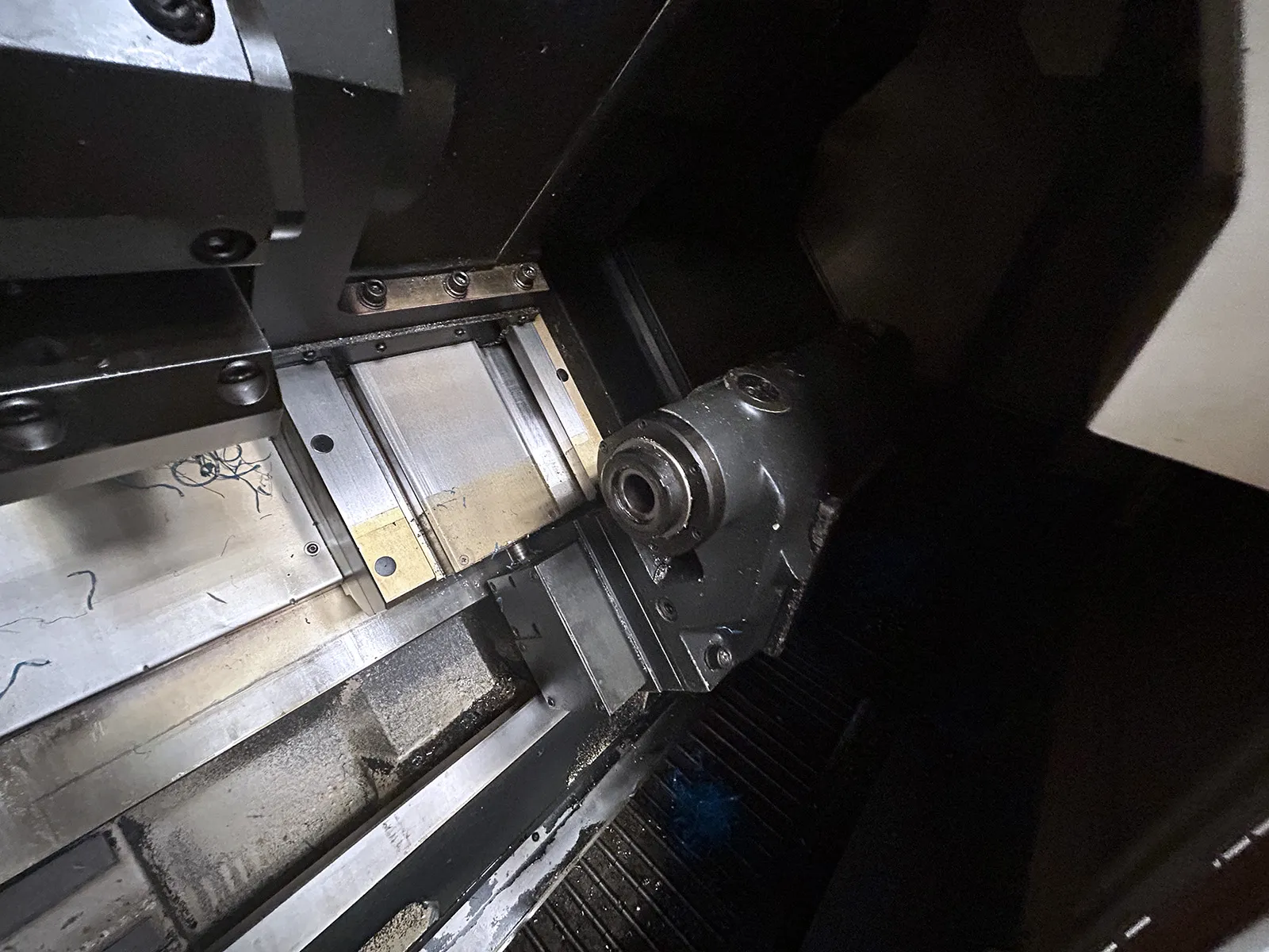 Daewoo Doosan #Puma-240MB, CNC lathe, 21.6" swing, 2.5" bar, 20 HP, A2-8, 12 turret, chip conveyor - Image 4