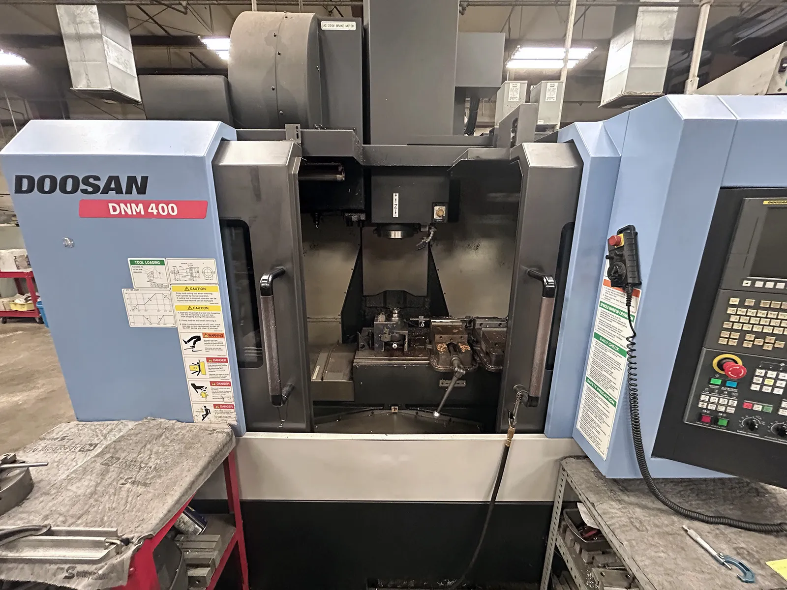Daewoo Doosan #DNM-400, CNC vertical machining center, 30 automatic tool changer, 30" X, 17.8" Y, 20.1" Z - Image 2
