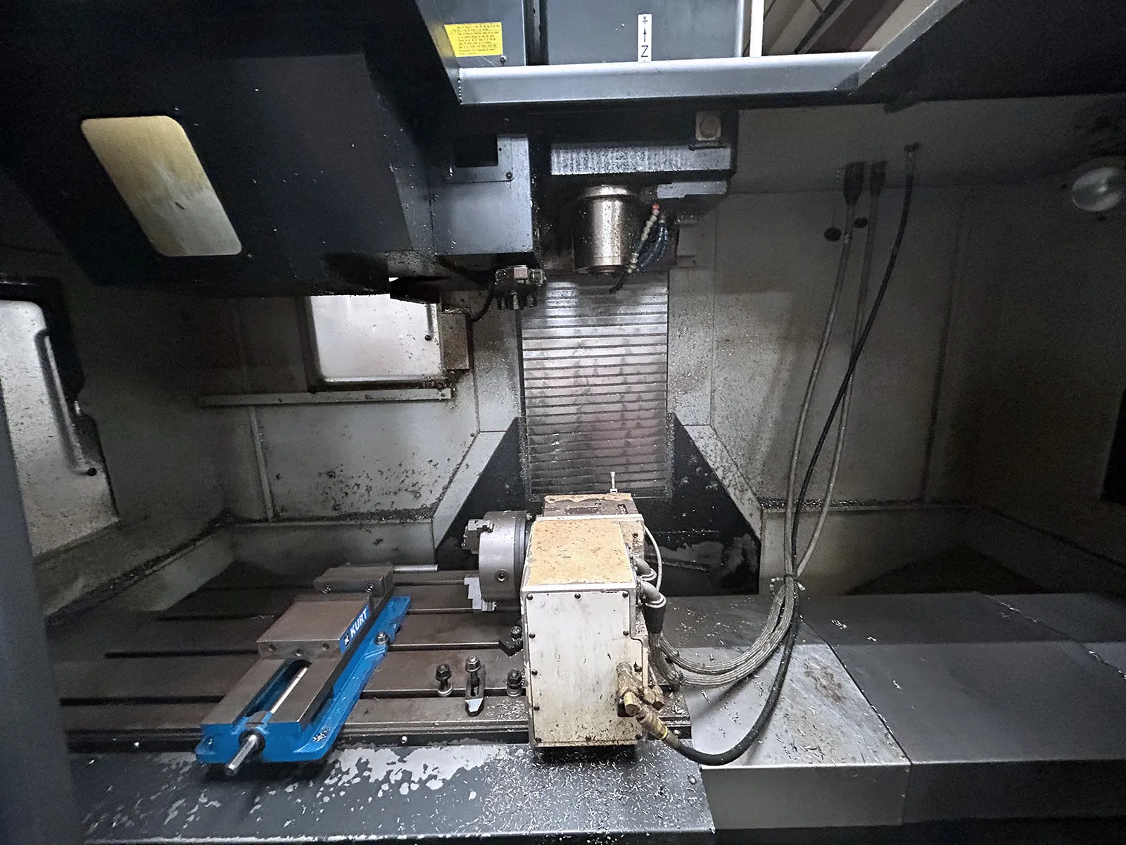 Daewoo Doosan #MV-4020L, CNC vertical machining center, 30 automatic tool changer, 40.2" X, 20.1" Y, 24.6" Z - Image 2