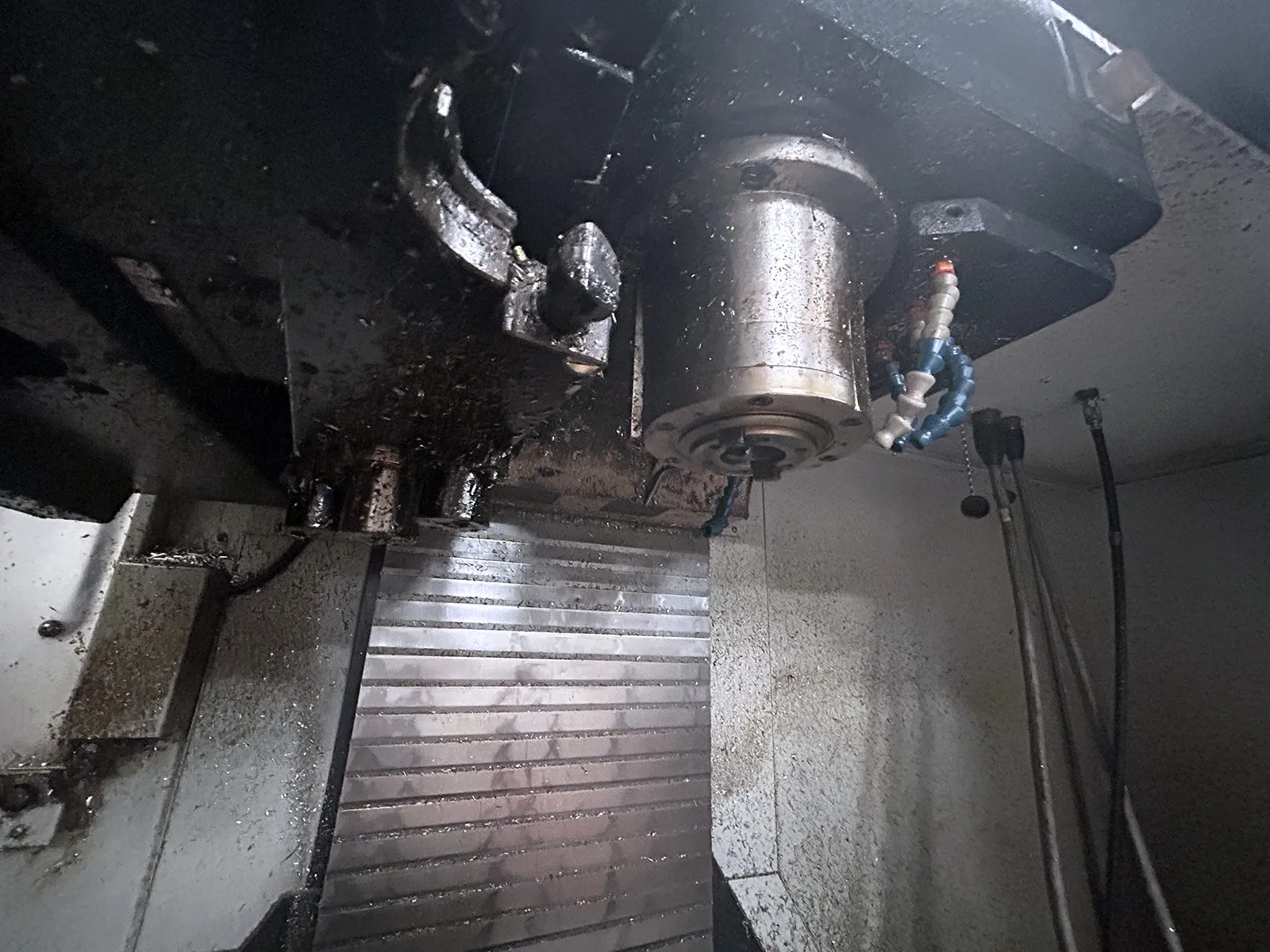 Daewoo Doosan #MV-4020L, CNC vertical machining center, 30 automatic tool changer, 40.2" X, 20.1" Y, 24.6" Z - Image 5