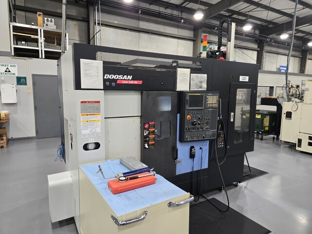 Daewoo Doosan #Lynx-220GL, CNC Lathe, 20.1" Swing, 12.6" Centers, 12.7" Machining length, 6" Chuck, 12.6" - Image 1