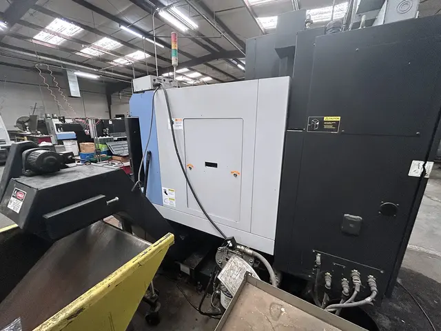 Daewoo Doosan #DNM-400, CNC vertical machining center, 30 automatic tool changer, 30" X, 17.8" Y, 20.1" Z - Image 3